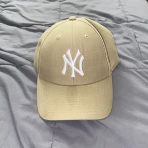 Beige Yankees hat